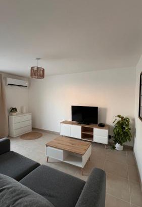 Aimargues Apartment | Cocon Design avec jardin privé