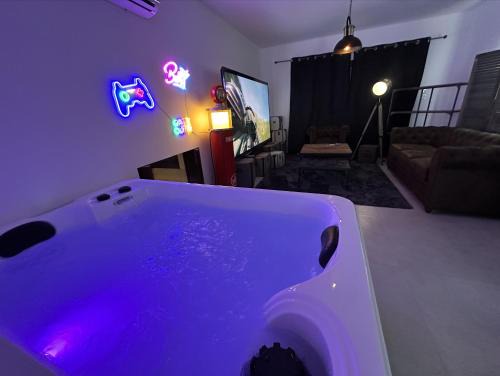 Pessac Apartment | Cocon Jacuzzi et cinéma 4K P