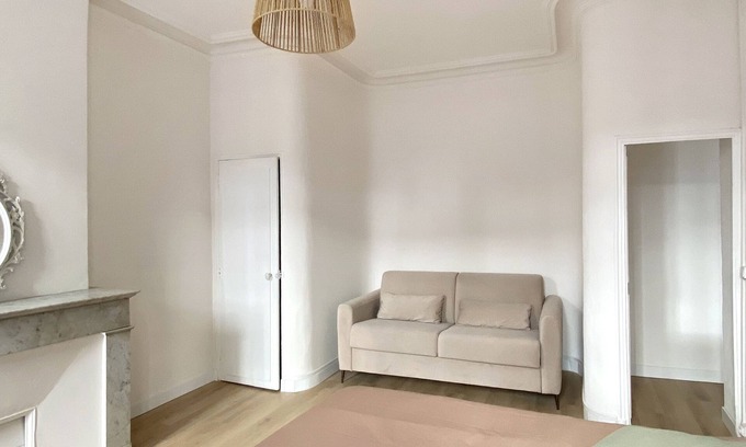 7th Arrondissement Apartment | Cocon Provençal Refait à Neuf en Juillet 2023