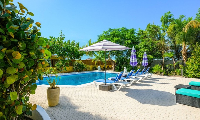 Beacon Hill Apartment | Cocos Beachfront Breeze