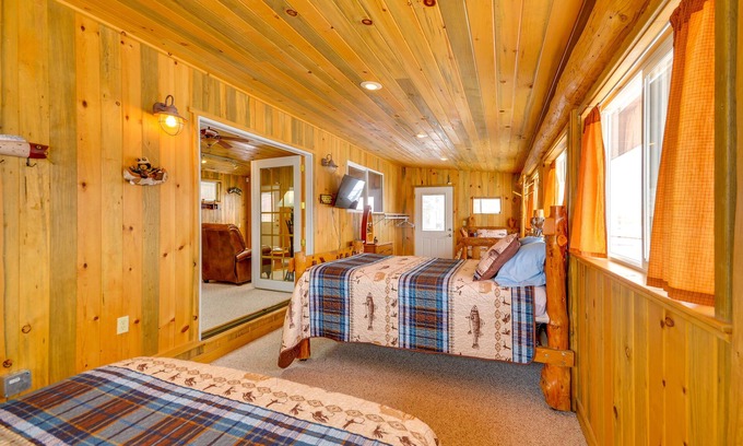 Cody Cabin | Cody Vacation Rental Near Cedar Mountain!