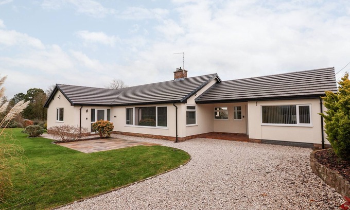 Ruthin Cottage | COEDFAN, family friendly, with open fire in Ruthin