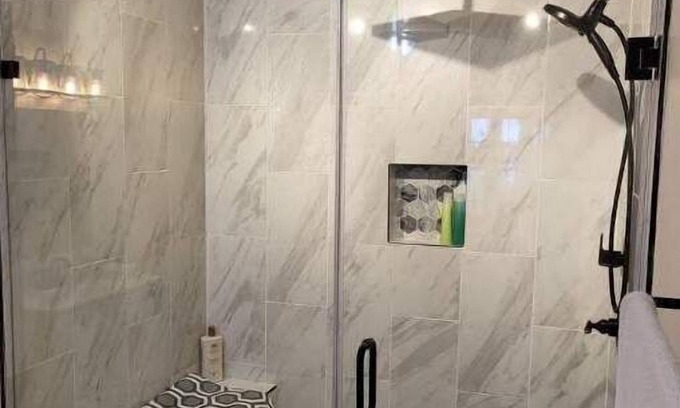 Oatmeal House | Coffee & tea bar, wine bar. New appliances. Extended stays allowed. KING BED.