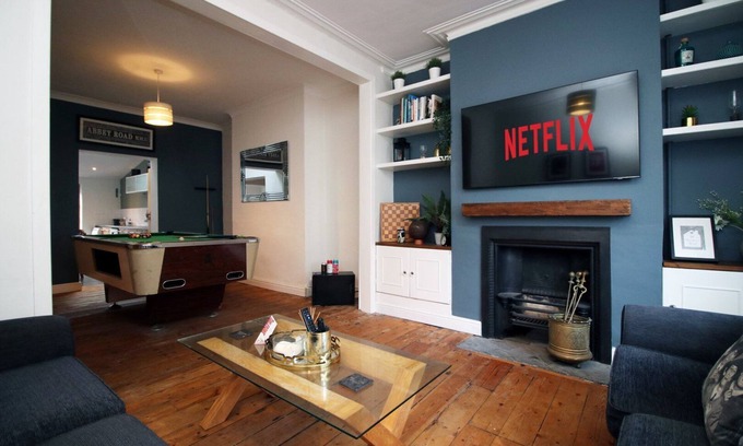 Splott House | Cohost Partners Modern Retreat in Cardiff