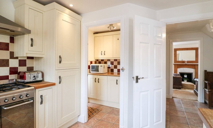 Crich House | COL DU CRICH, family friendly, character holiday cottage in Crich