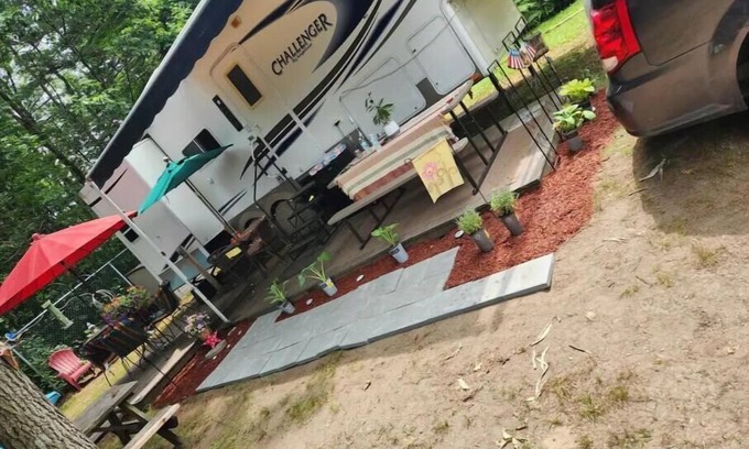 Malletts Bay House | Colbys Camper