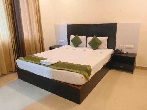 Kazhakuttam Hotel | Collection O Govt Engineering College Formerly Anby Plaza