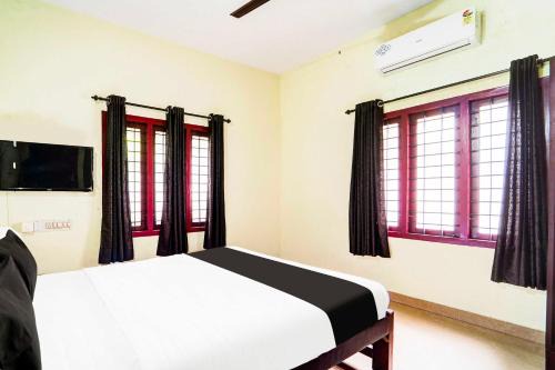 Kumbalam Hotel | Collection O Nettoor Near Lakeshore Hospital
