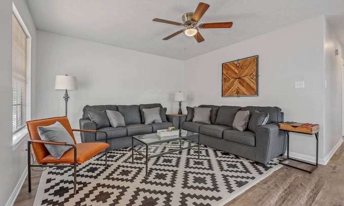 University Park Apartment | College Station Bright & Comfortable Stay Near Texas A&M