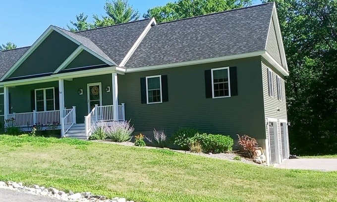 Moultonborough House | Colonial Acres very close to the lake