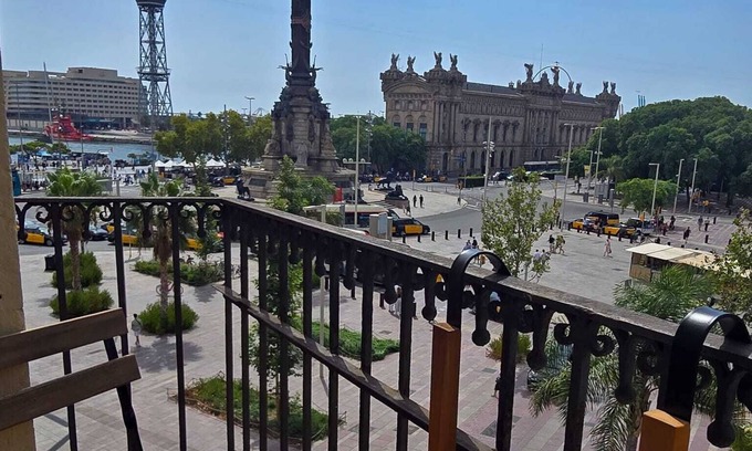 Gothic Quarter Apartment | COLONIAL CORNER ON LAS RAMBLAS WITH SEA VIEWS