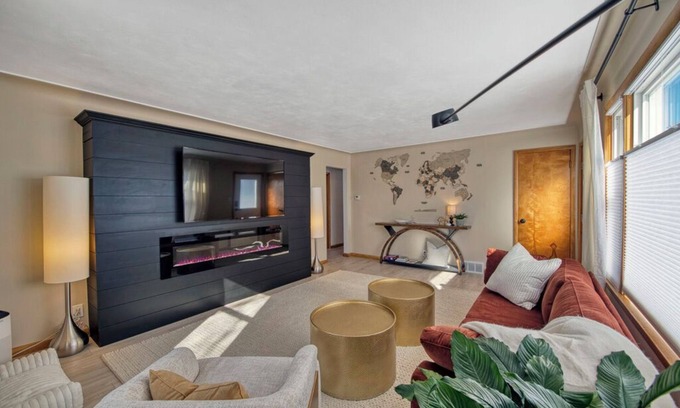 Quinnesec House | Color Season is Here! Mid-modern 2 beds with King/Queen
