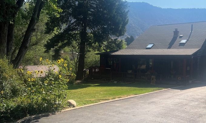 Glenwood Springs Cabin | Colorado Cabin Overlooking the Roaring Fork River