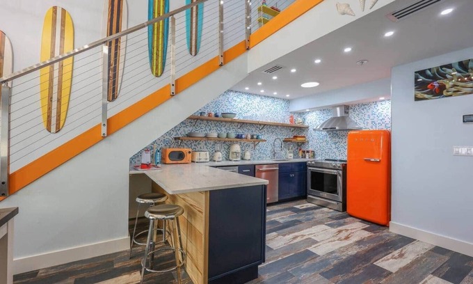 Crystal Beach Condo | Colorful Crystal Sands Haven: Beachfront - Pool