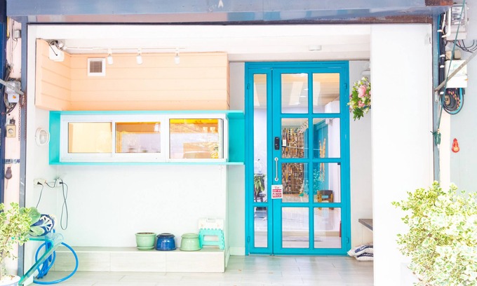 Bangkok Yai House | Colorful home near the Train station