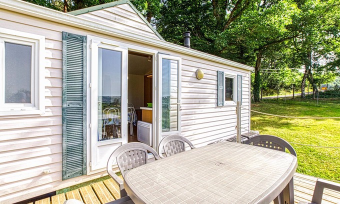 Gages Apartment | Colorful mobile home with panoramic view of the surrounding landscape