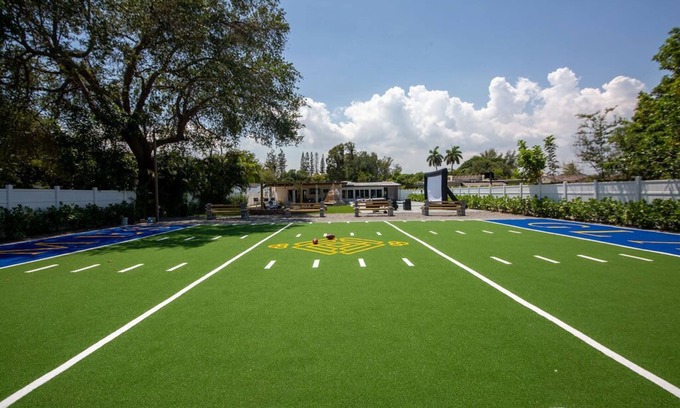 Golden Glades Villa | Colosal Football Field Villa w/Cinema+Terrace+Gym+Heated Pool