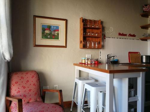 Struisbaai Apartment | Colours of the Sea Apartment