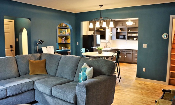 Green Bay House | Columbia House. Unique, Comfortable Cape Cod Home. Pet friendly.