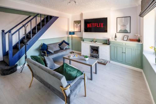 Sutton-in-Ashfield Apartment | Columbia - Sleeps 5, WiFi, Parking, Netflix, Near Observatory