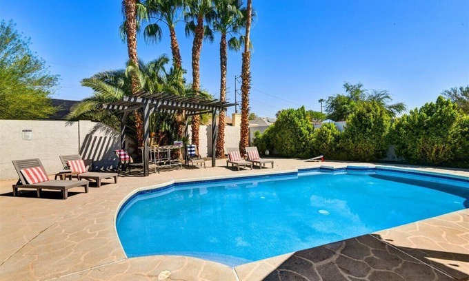 Tempe House | Come as you are with free Heated Pool!