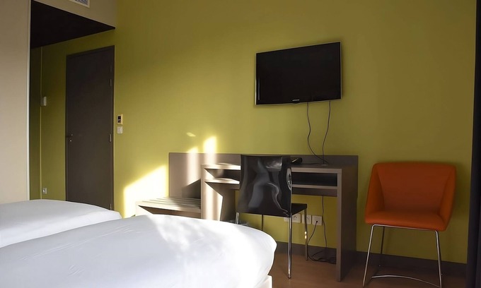 9th Arrondissement Hotel | Come Create Memories w/Fun-filled Adventures at this Paradise! Pets Are Welcome