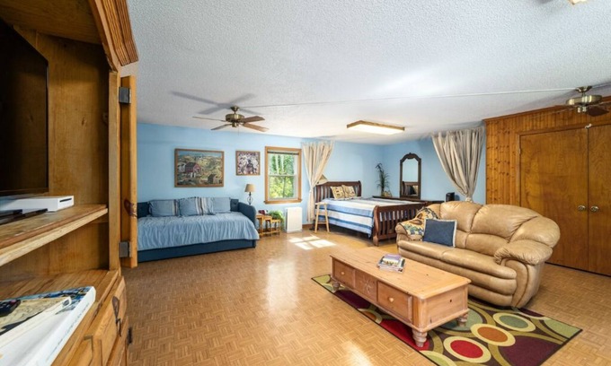 Silver Springs Apartment | Come & get Away from it all!