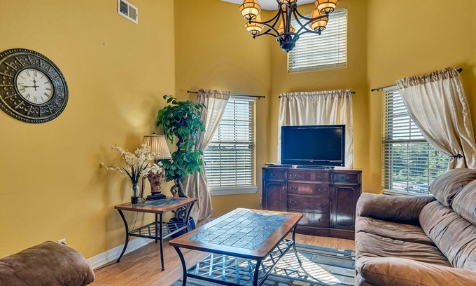 Blue Eye Condo | Come Hideaway at this 2 Bed + Loft Condo at Morningside!