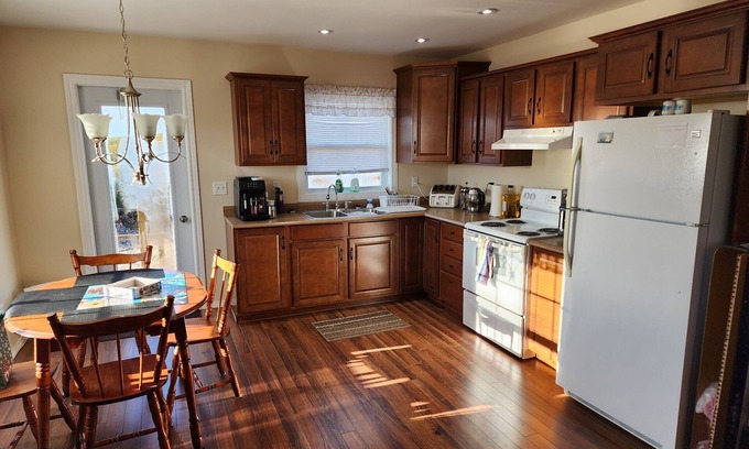 Arnold's Cove House | Come home to this beautiful,spacious and relaxing 3 bedroom home