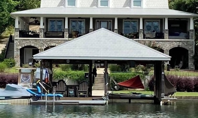 Pleasure Point House | Come Relax with your family at Casa Bear