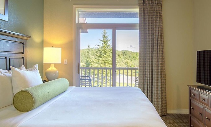 Boyne Falls Resort | Come Ski at our Boyne Mountain Resort w/seasonal pool, indoor hot tub, gym & game room