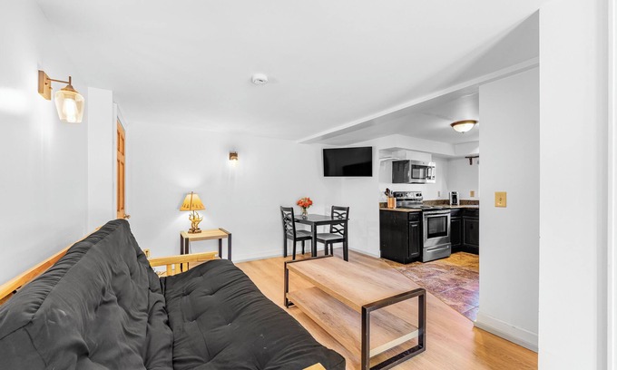 North Creek Condo | Come stay at Alpine Lodge for amazing views!