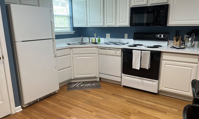 Harrisonburg House | Come stay at "The Burg" and make it your home with your Family & Friends.