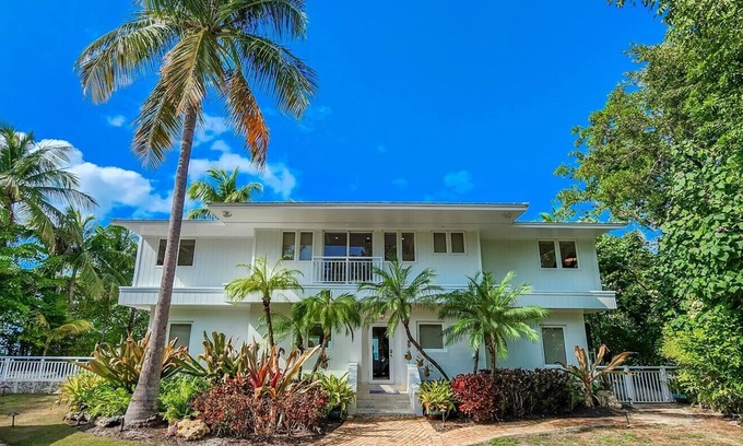 Lower Matecumbe Beach House | Come Vacation with us in 58 Sunset Road