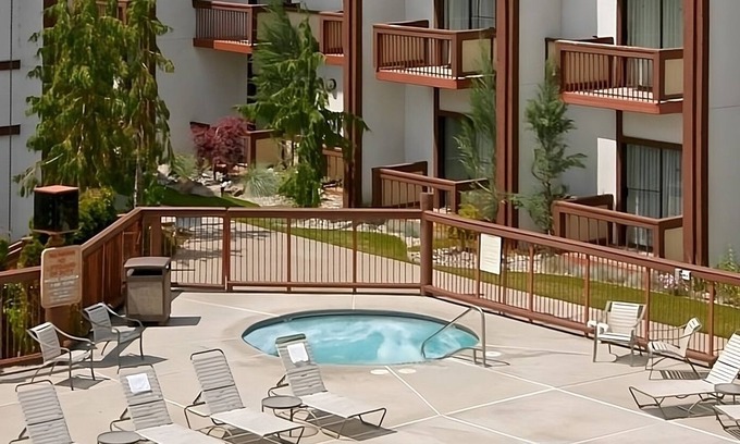 Wenatchee Hotel | Comfort and Convenience! Pets Allowed, Outdoor Pool, Free Parking