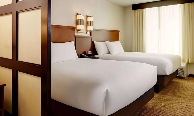 Gwinnett Place Hotel | Comfort and Convenience! 4 Family-friendly Units! Pool Access, Parking On-Site!
