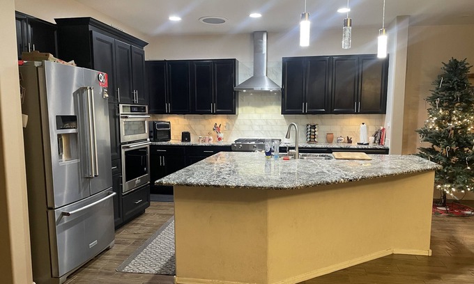 Tucson House | Comfort and relaxation . Have your family get togethers here on property!