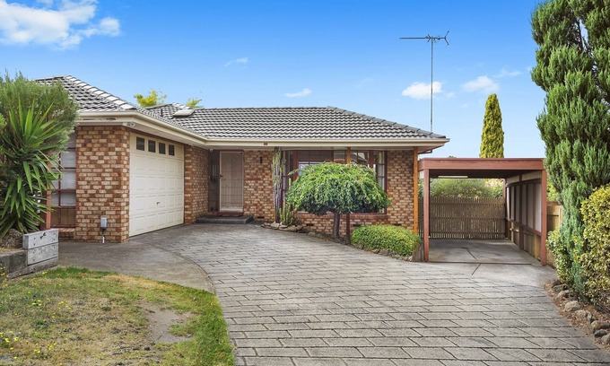 Endeavour Hills House | Comfort and space ! Just bring your suitcase.
