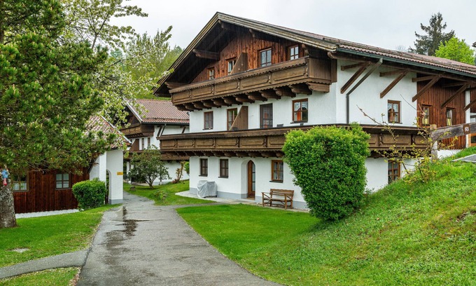 Hauzenberg Apartment | Comfort apartment with pool, sauna and Wi-Fi