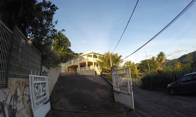 Riviere-Pilote House | comfort in nature countryside sea and hills - apartment in residence