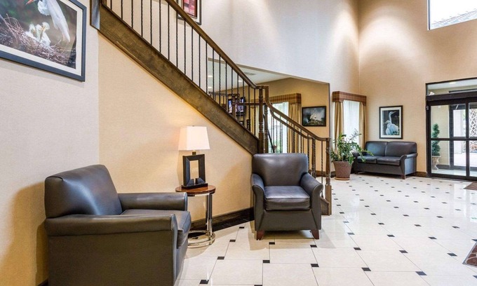 Winnie Hotel | Comfort Inn And Suites Winnie