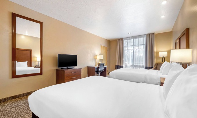 St. George Hotel | Comfort Inn at Convention Center