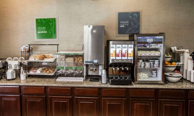 Village of Lakewood Hotel | Comfort Inn Crystal Lake - Algonquin