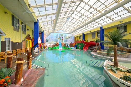 Bellville Hotel | Comfort Inn Splash Harbor