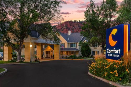 Carbondale Hotel | Comfort Inn & Suites Carbondale on the Roaring Fork