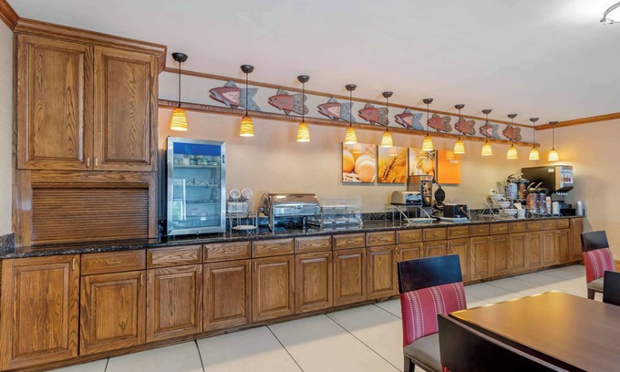 Dover Hotel | Comfort Inn & Suites Dover near Speedway