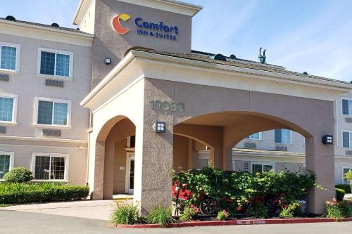 Galt Hotel | Comfort Inn & Suites Galt - Lodi North