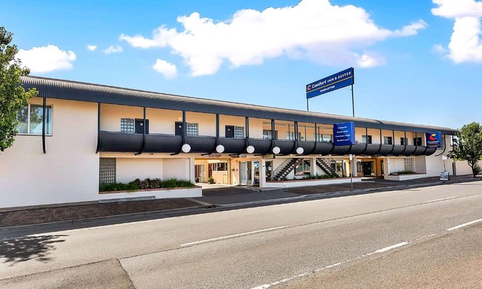 Enfield Hotel | Comfort Inn & Suites Manhattan