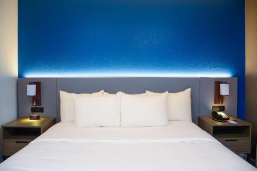 Moreno Valley Hotel | Comfort Inn & Suites Moreno Valley near March Air Reserve Base