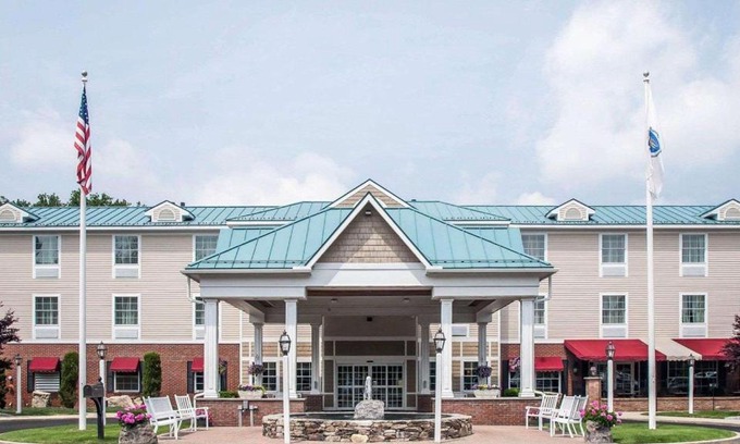 Sturbridge Hotel | Comfort Inn & Suites Sturbridge-Brimfield
